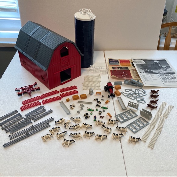ertl farm country barn and silo set